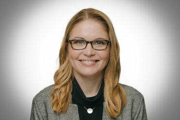 Jeanette Hoffmann - Senior Managerin Benchmarking